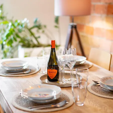 Smartapartment Spiegelsal Trnava, 200m Center アパート